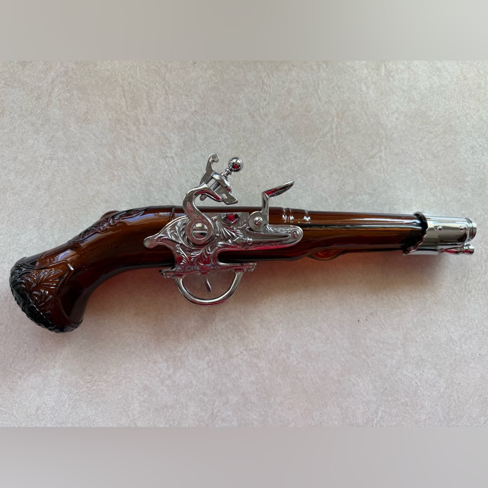 Vintage Collectible Avon Deep Woods After Shave Flintlock Pistol Decanter: Empty